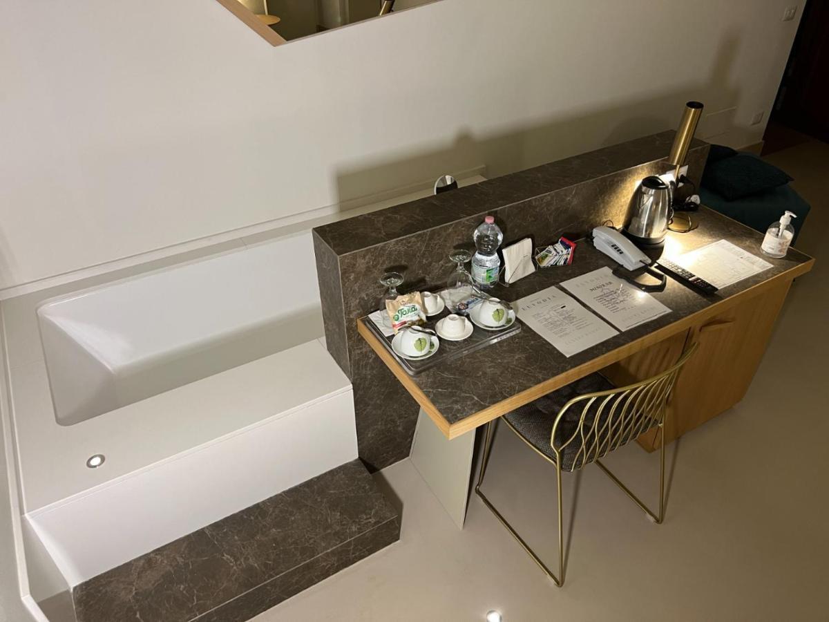 Euvodia Luxury Rooms มาเตรา ภายนอก รูปภาพ